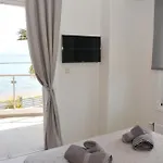 Cozy In Faros, Raches