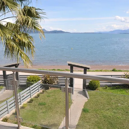 Cozy In Faros, Raches *