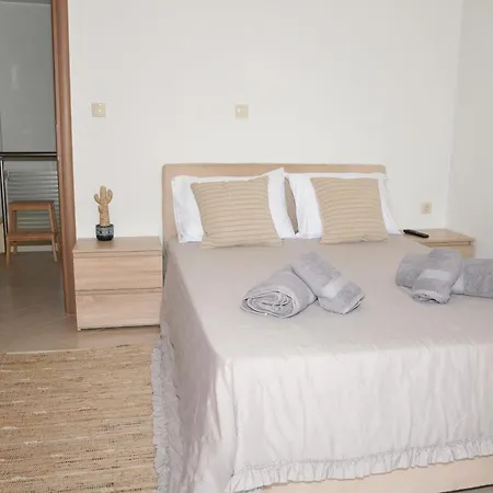 Cozy In Faros, Raches *