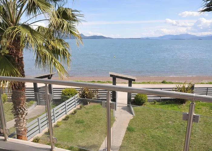 Cozy In Faros, Raches *